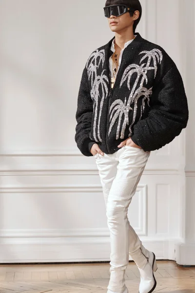 Look 16